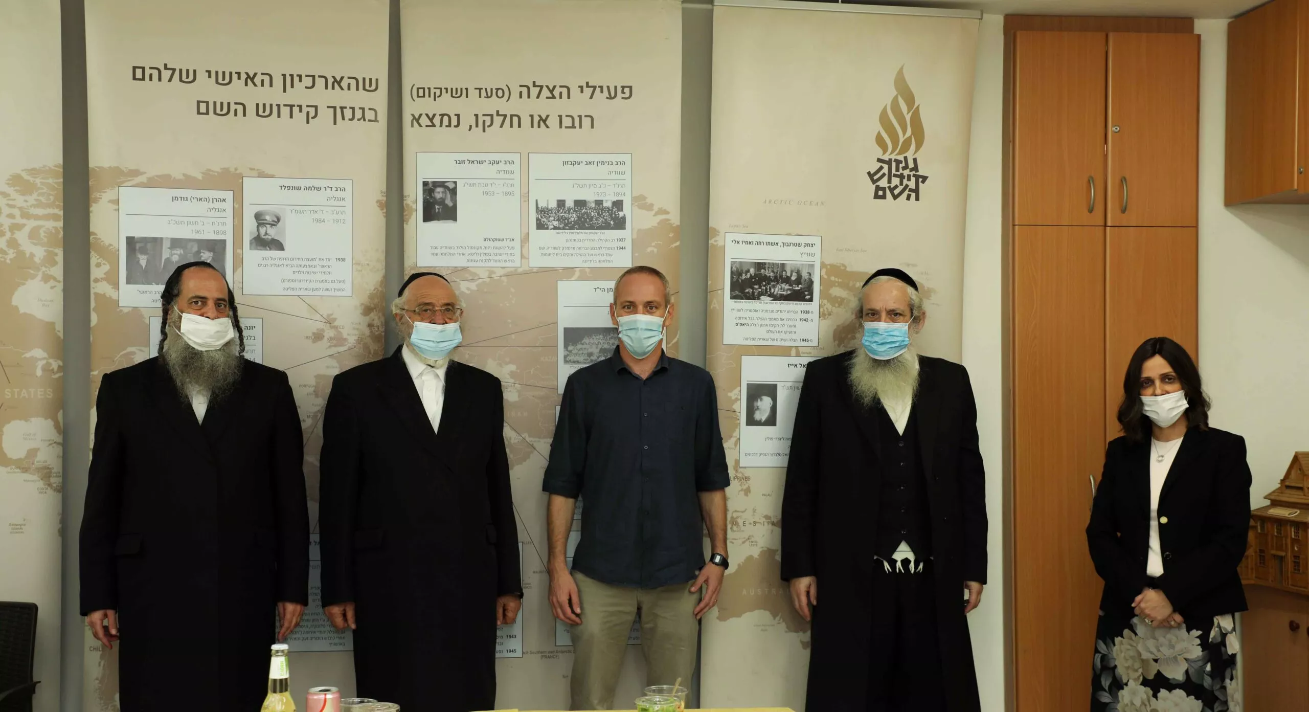 תיאור אפשרי של תמונה: השר בביקור