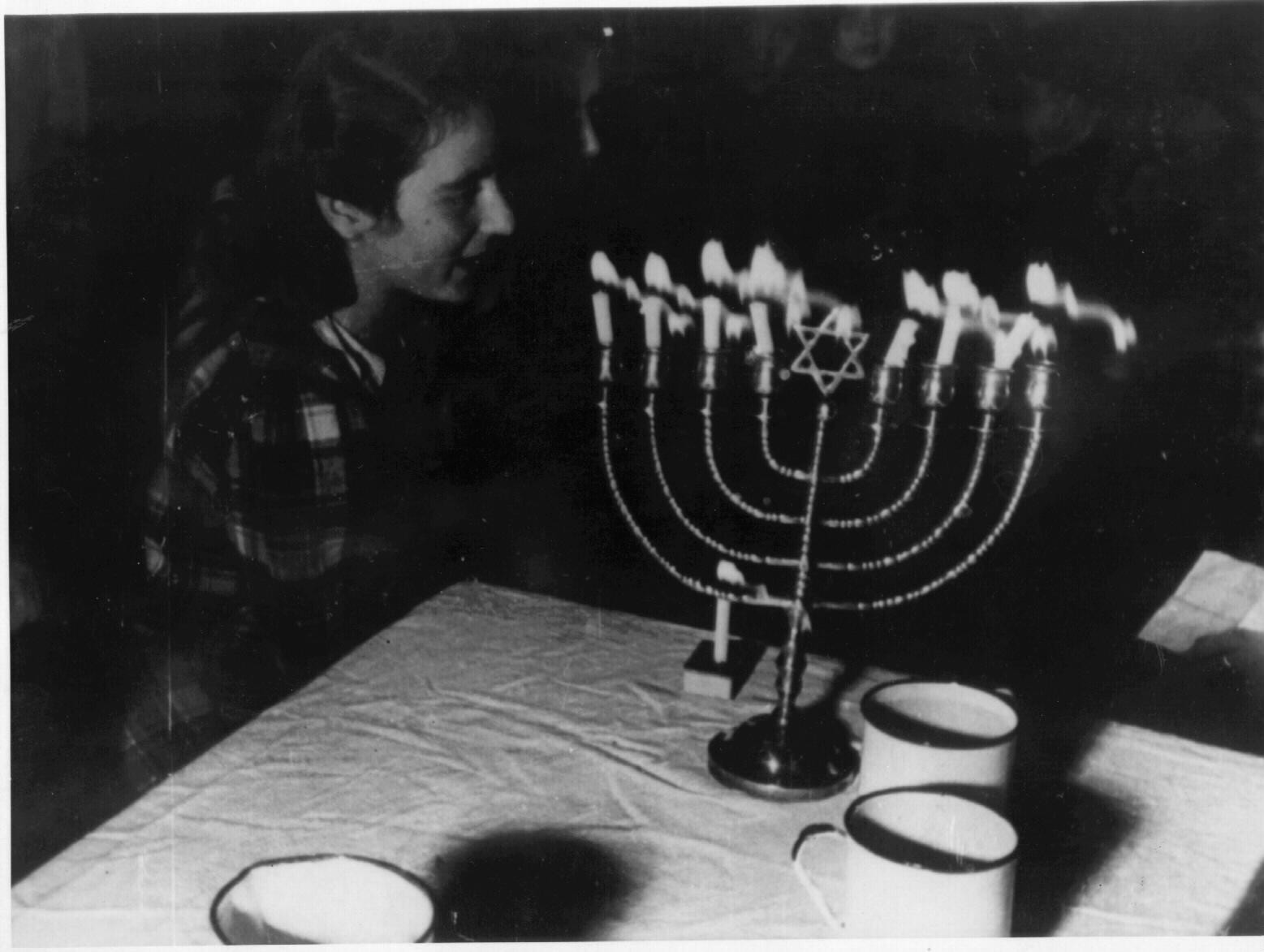 נרות חנוכה במחנה וסטרבורק